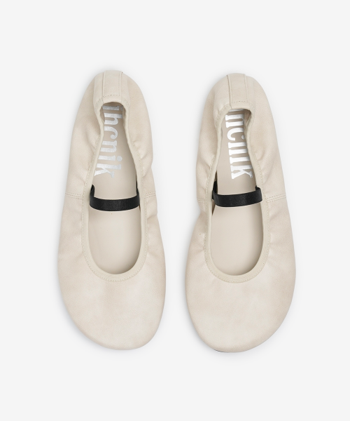 r. 910 wrinkle mary jane flats / ivory