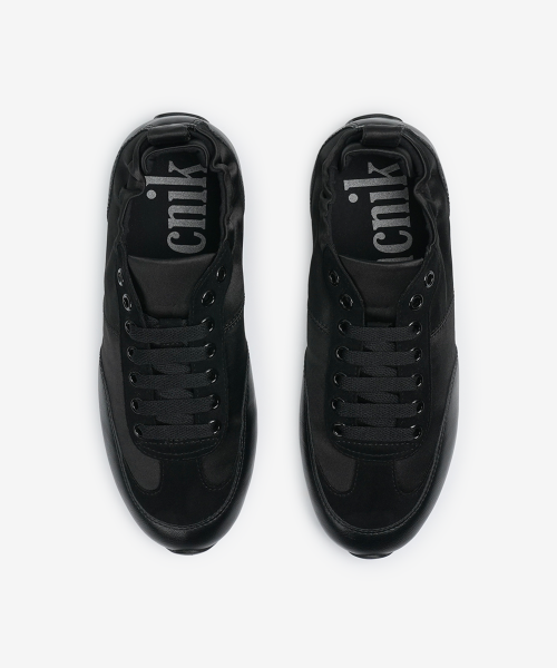 r. 913 three matches sneakers