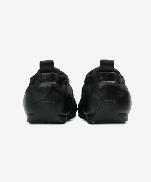 r. 913 three matches sneakers