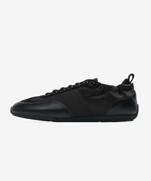 r. 913 three matches sneakers