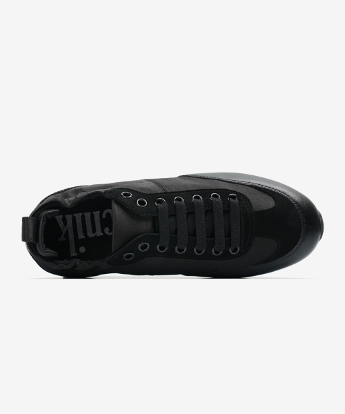 r. 913 three matches sneakers