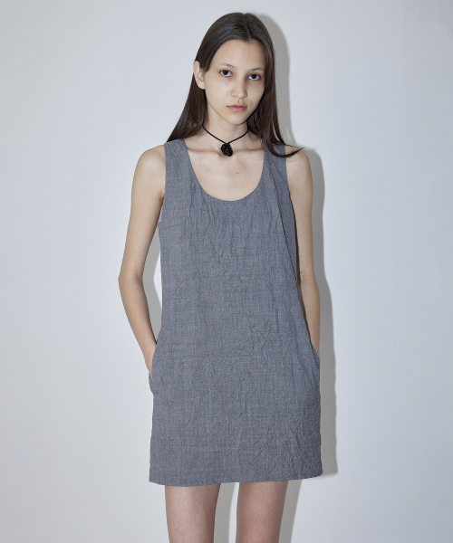 CRINKLED SLEEVELESS DRESS - GREY