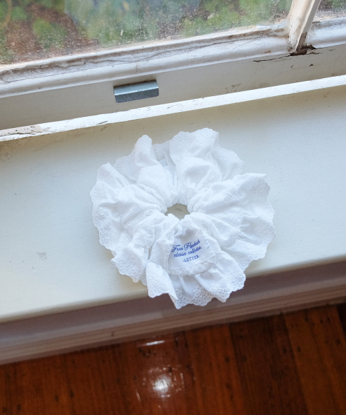 Jasmin Scrunchie_White