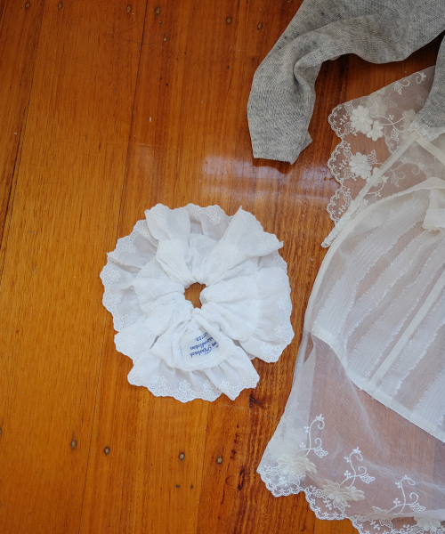 Jasmin Scrunchie_White