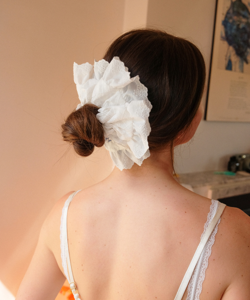 Jasmin Scrunchie_White