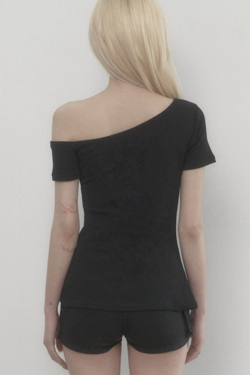 One-shoulder Basic Slit Top (Black)