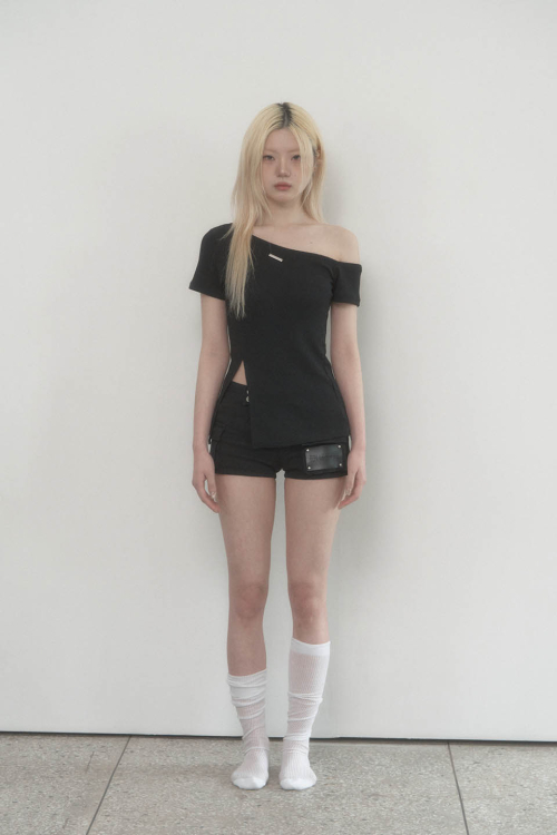 One-shoulder Basic Slit Top (Black)