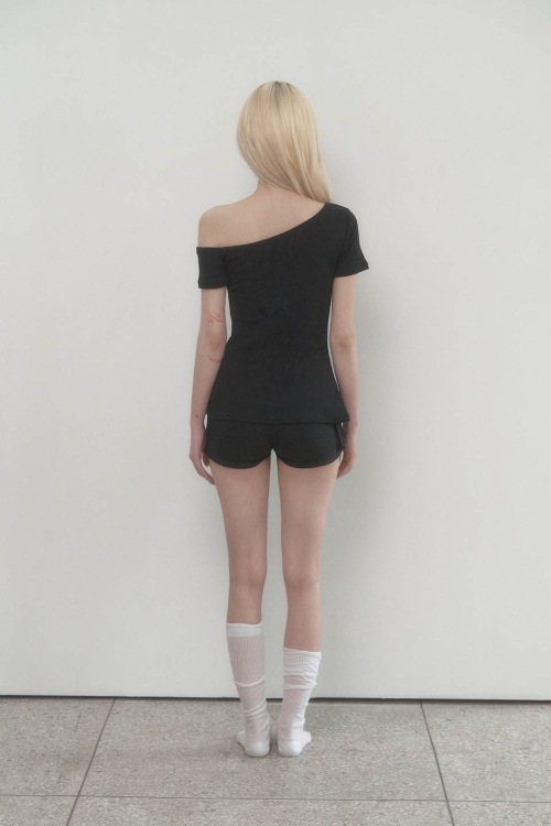 One-shoulder Basic Slit Top (Black)