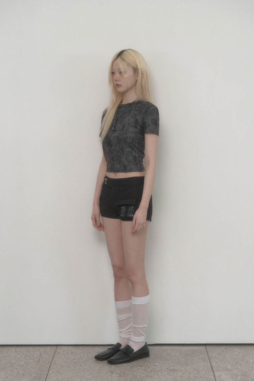 Graphic Side-hole Top (Black)