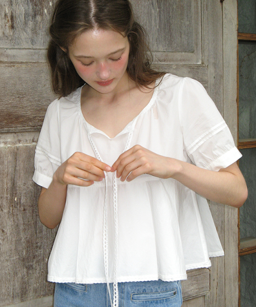 RIBBON TIE PLEATED PEPLUM BLOUSE WHITE