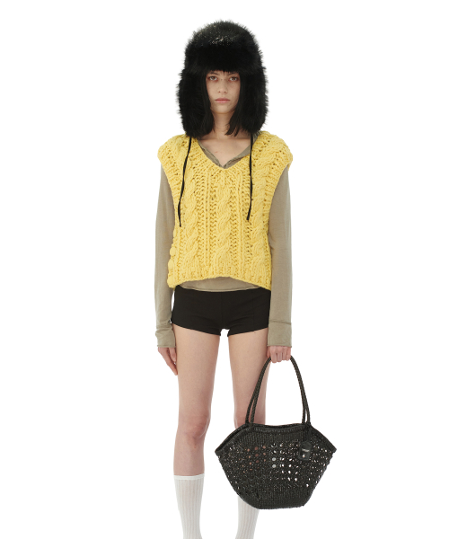 LIP SHOULDER BAG [BLACK]