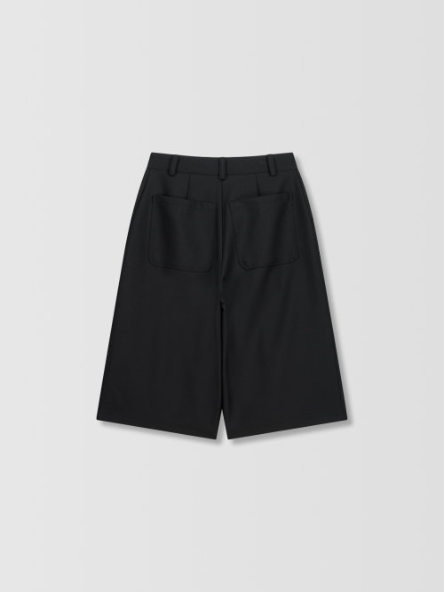 Relaxed Pleated Bermuda Pants _ Black