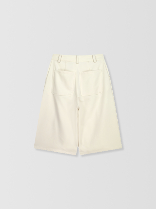 Relaxed Pleated Bermuda Pants _ Cream