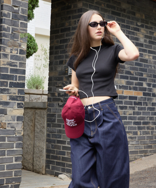 NYW EMBROIDERED WOMAN FIT T-SHIRTS_BLACK