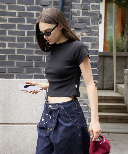 NYW EMBROIDERED WOMAN FIT T-SHIRTS_BLACK