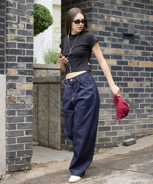 NYW EMBROIDERED WOMAN FIT T-SHIRTS_BLACK