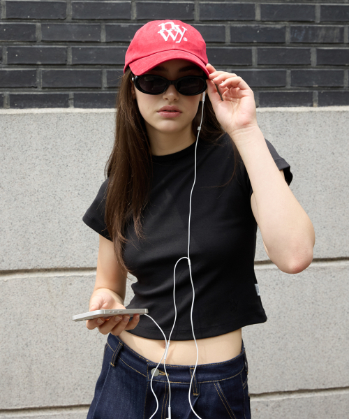 NYW EMBROIDERED WOMAN FIT T-SHIRTS_BLACK