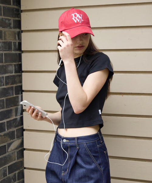 NYW EMBROIDERED WOMAN FIT T-SHIRTS_BLACK