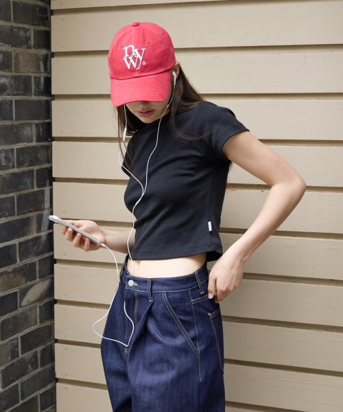 NYW EMBROIDERED WOMAN FIT T-SHIRTS_BLACK