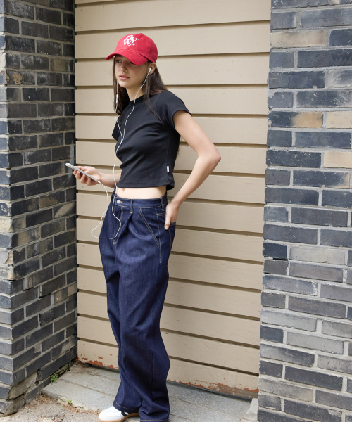 NYW EMBROIDERED WOMAN FIT T-SHIRTS_BLACK