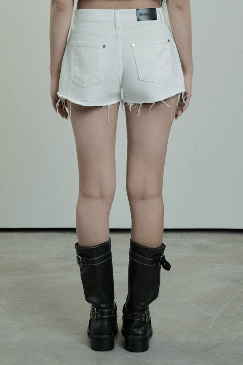 Rivet Damage Keyring Shorts pants (White)