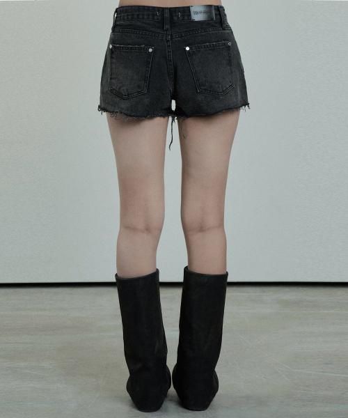Rivet Damage Keyring Shorts pants (Black)