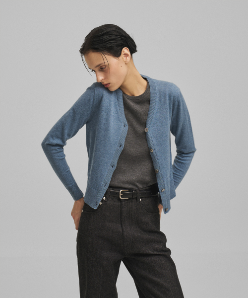 w. Peachskin V-Neck Cardigan (Faded Indigo)