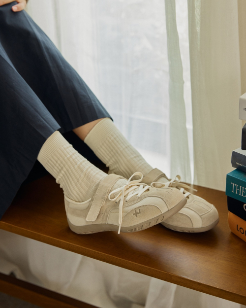 Romari Suede Lace Up Sneakers Ivory OZSQGA143I