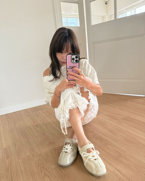 Romari Suede Lace Up Sneakers Ivory OZSQGA143I