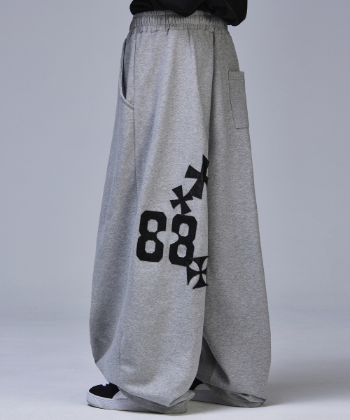 [기모선택] 88 크로스 백 패치 스웨트 팬츠[그레이]