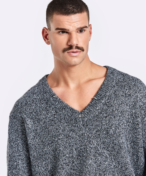Piercing V Neck Knit - Black