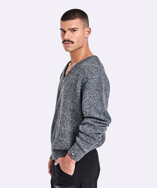 Piercing V Neck Knit - Black