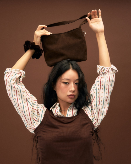 스웨이드 숄더백 브라운 OZBGGA108N
