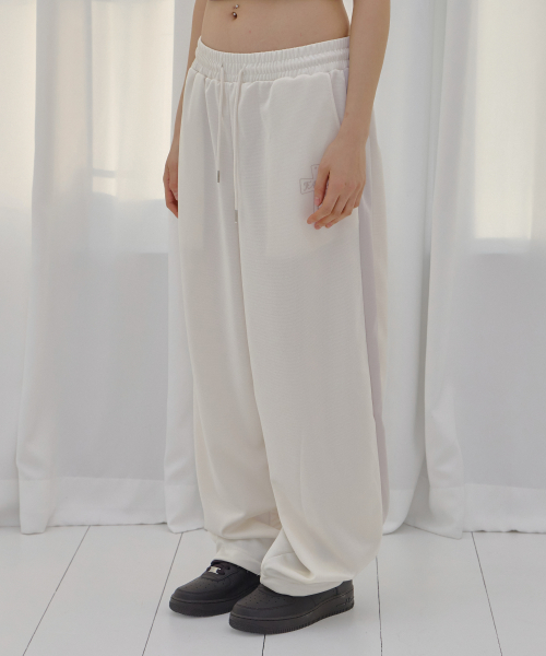 FROSS GLOSSY TRACK PANTS (IVORY) F26QD162