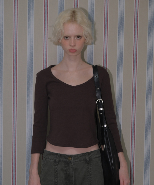 C 90S LINE V-NECK T-SHIRT_BROWN