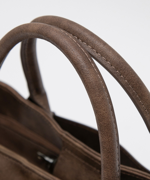 LEATHER BUCKLE BAG BROWN