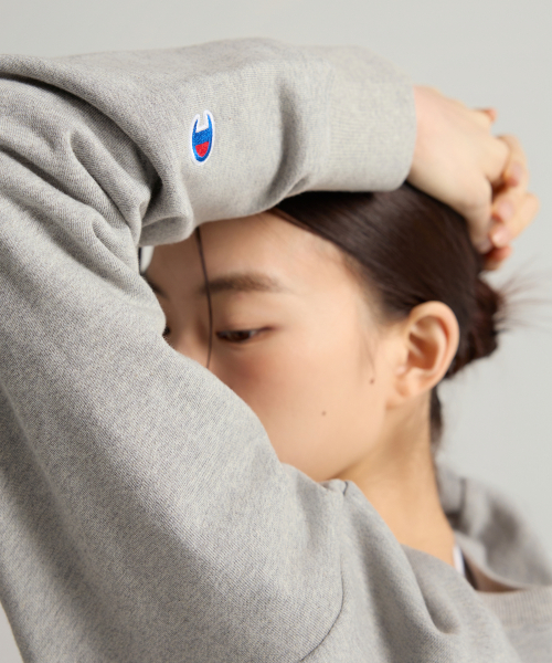 여성 스몰 로고 레귤러핏 스웨트셔츠 Grey