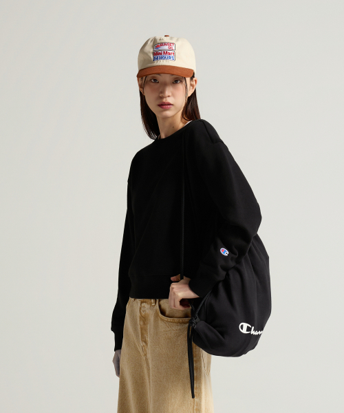 여성 스몰 로고 레귤러핏 스웨트셔츠 Black