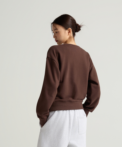 여성 스몰 로고 레귤러핏 스웨트셔츠 Brown