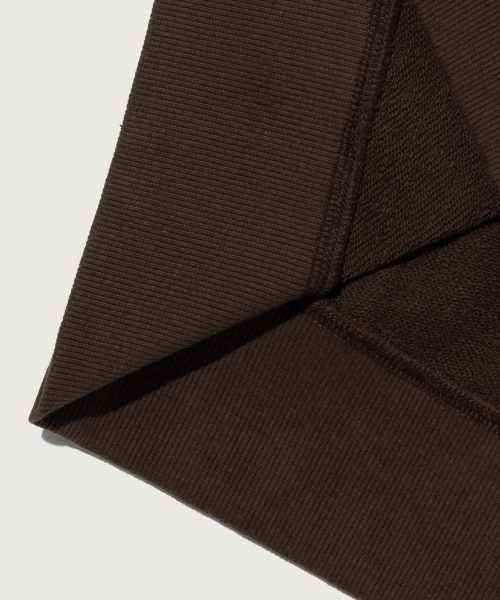 여성 스몰 로고 레귤러핏 스웨트셔츠 Brown
