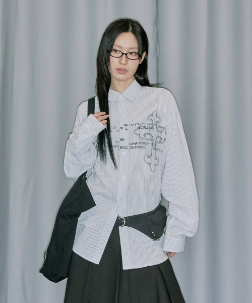 Cross Graphic Stripe Overfit Shirt - BLUE