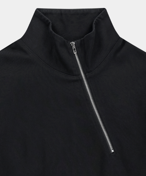 DIAGNAL HALF ZIP-UP [BLACK]