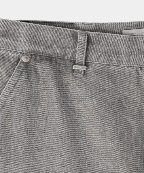 OUTSEAM CURVED DENIM PANTS [GREY]