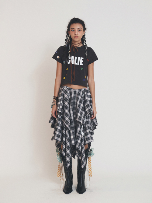 STICKER BOMB CALIE CROP T-SHIRT CHARCOAL