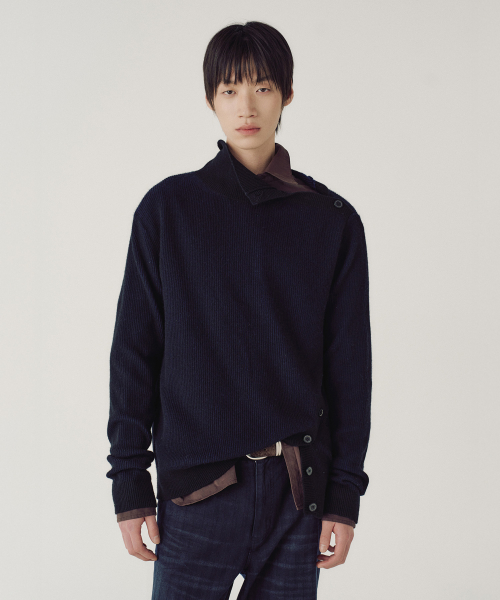 OBLIQUE TURTLENECK (BLACK)