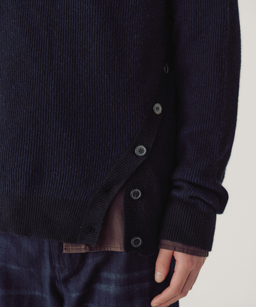 OBLIQUE TURTLENECK (BLACK)