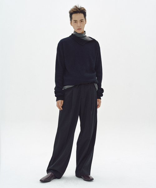 OBLIQUE TURTLENECK (BLACK)