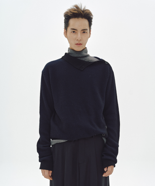 OBLIQUE TURTLENECK (BLACK)