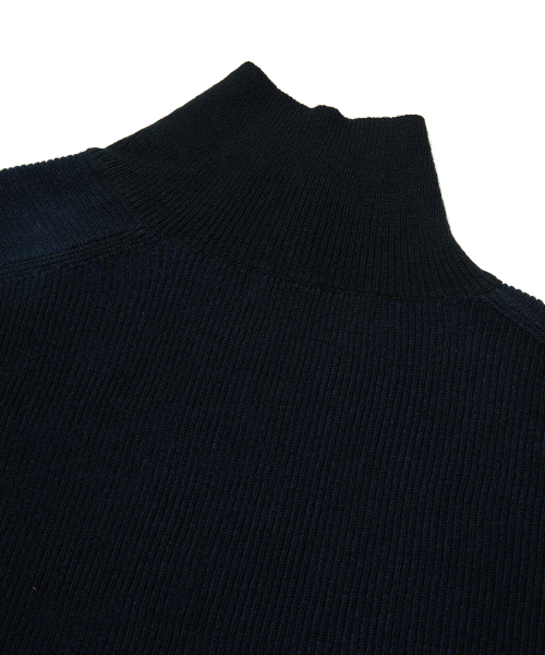 OBLIQUE TURTLENECK (BLACK)