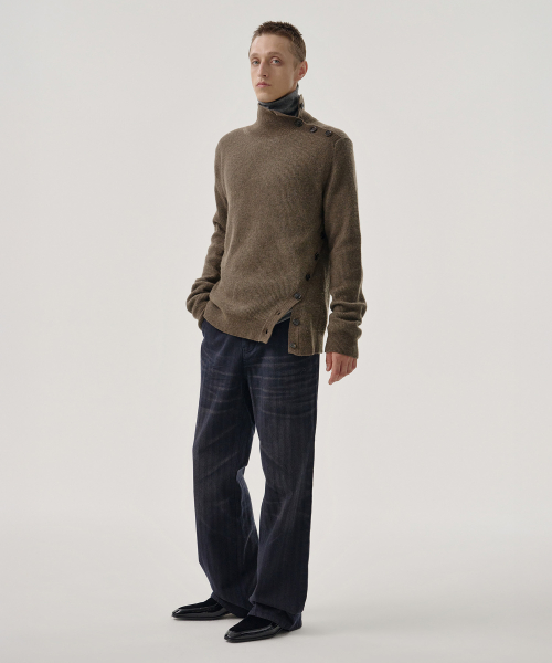 OBLIQUE TURTLENECK (BROWN)